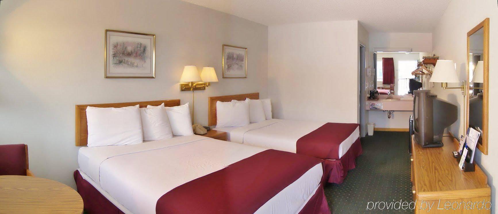 Americas Best Value Inn Saint Ignace Bagian luar foto