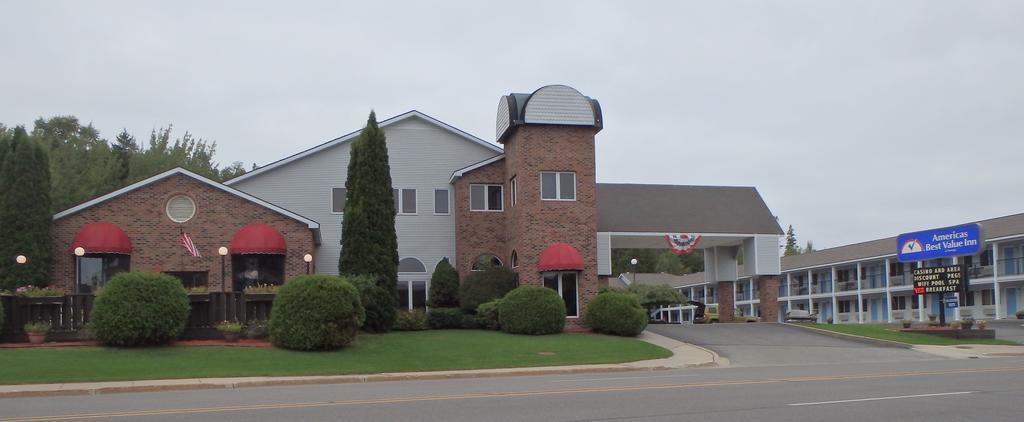 Americas Best Value Inn Saint Ignace Bagian luar foto