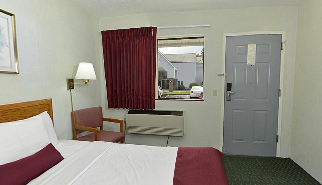 Americas Best Value Inn Saint Ignace Bagian luar foto