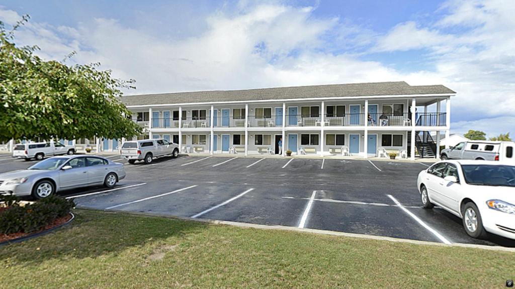 Americas Best Value Inn Saint Ignace Bagian luar foto