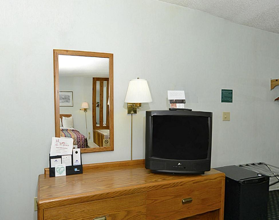 Americas Best Value Inn Saint Ignace Ruang foto