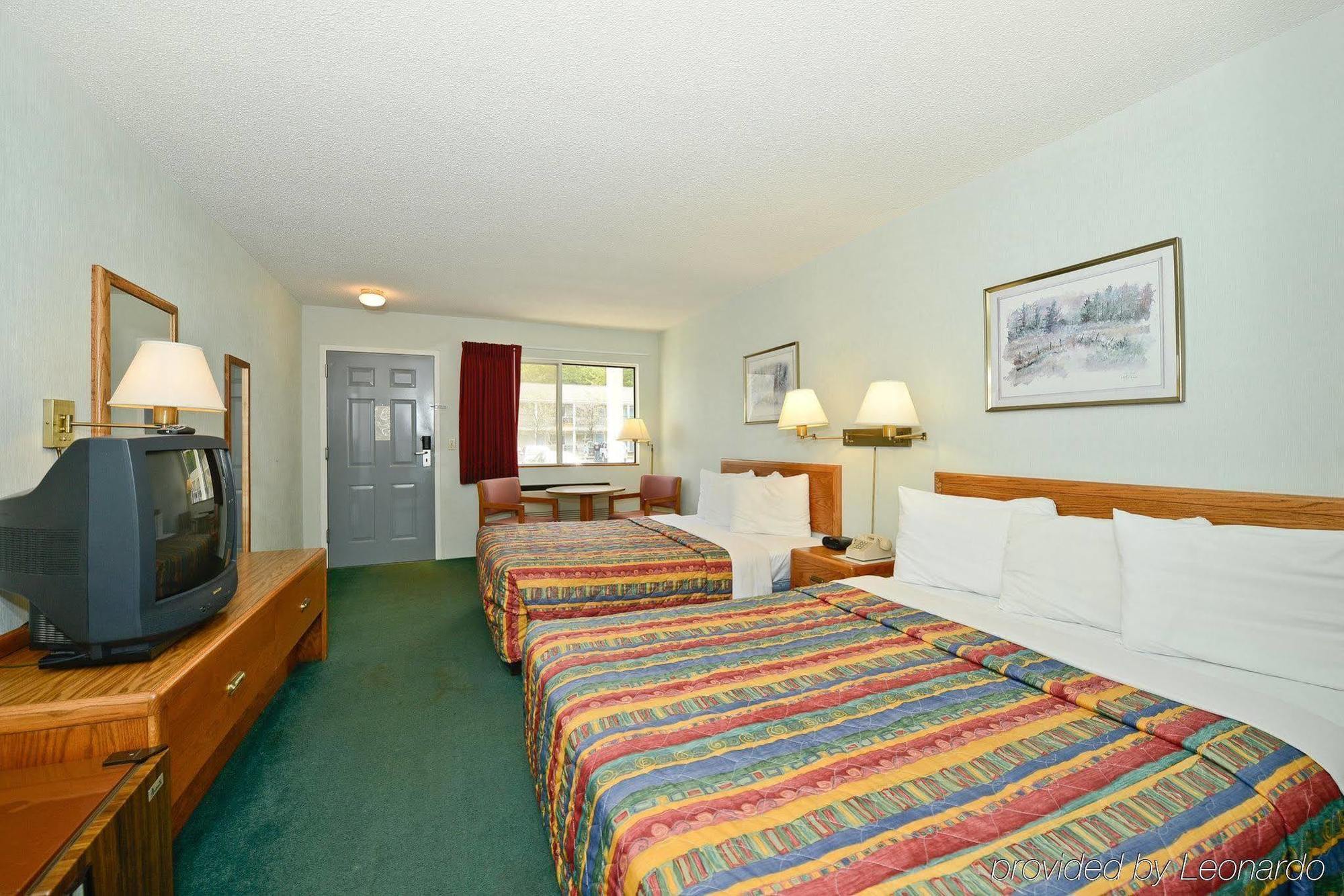 Americas Best Value Inn Saint Ignace Ruang foto