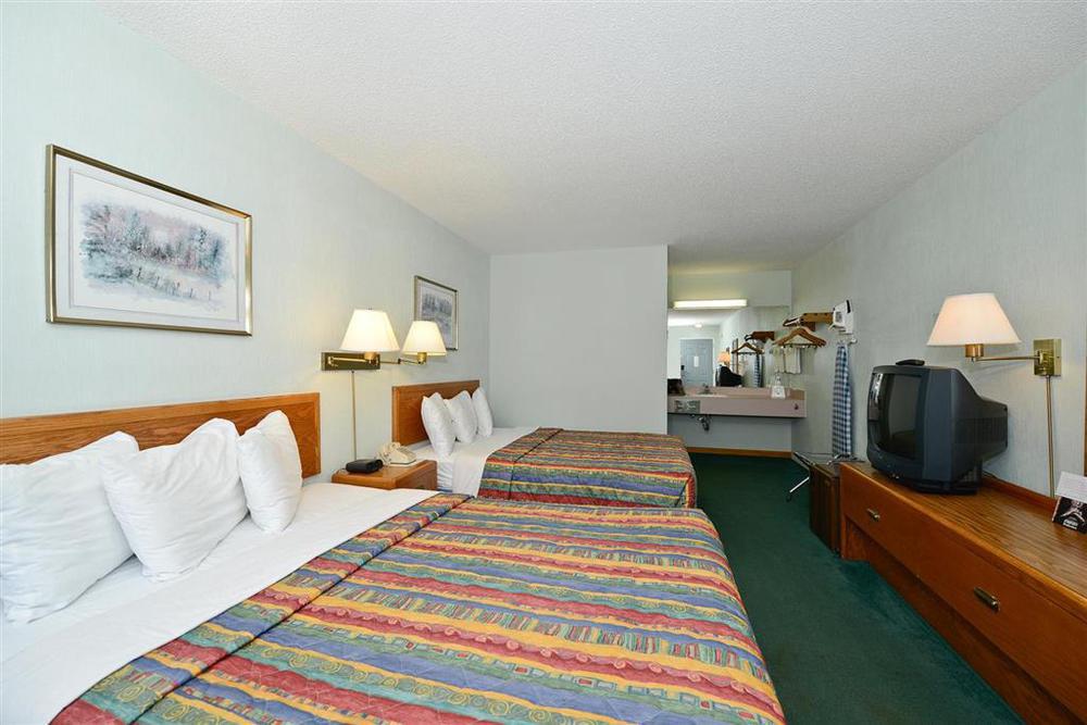 Americas Best Value Inn Saint Ignace Ruang foto